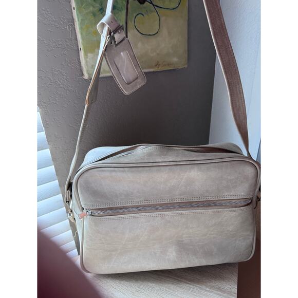 Vintage Cream Faux Leather Messenger/Shoulder Bag 1970s-1980s - Picture 8 of 11